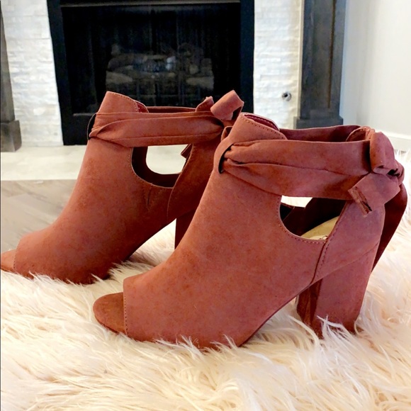 SOLD ‼️ JustFab suede-like blocked heel w wrap around bow - Picture 3 of 5